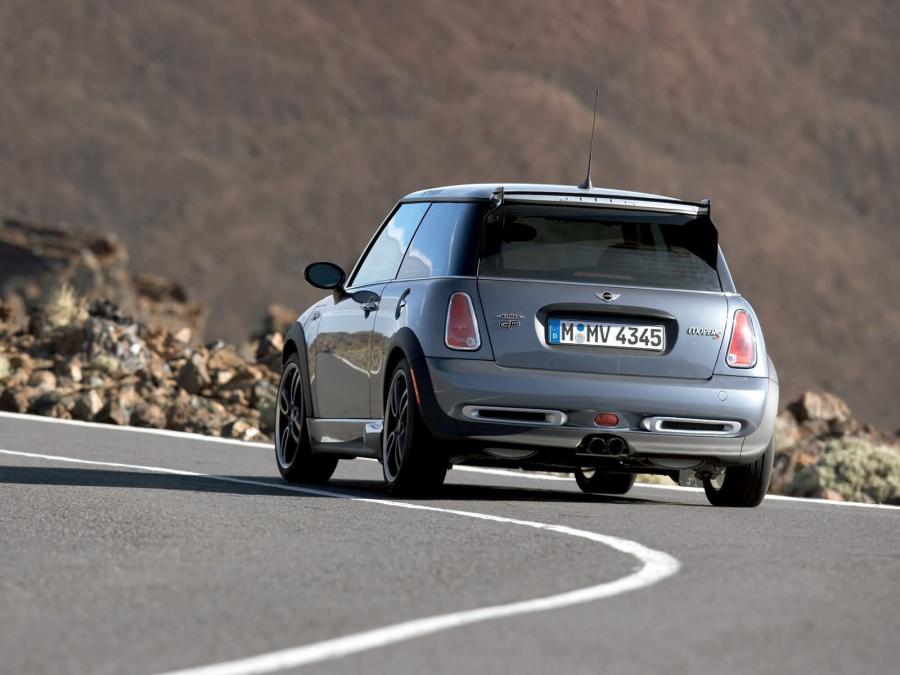  Mini Cooper S with JCW GP Kit 2006 года  (фото 19 из 22)